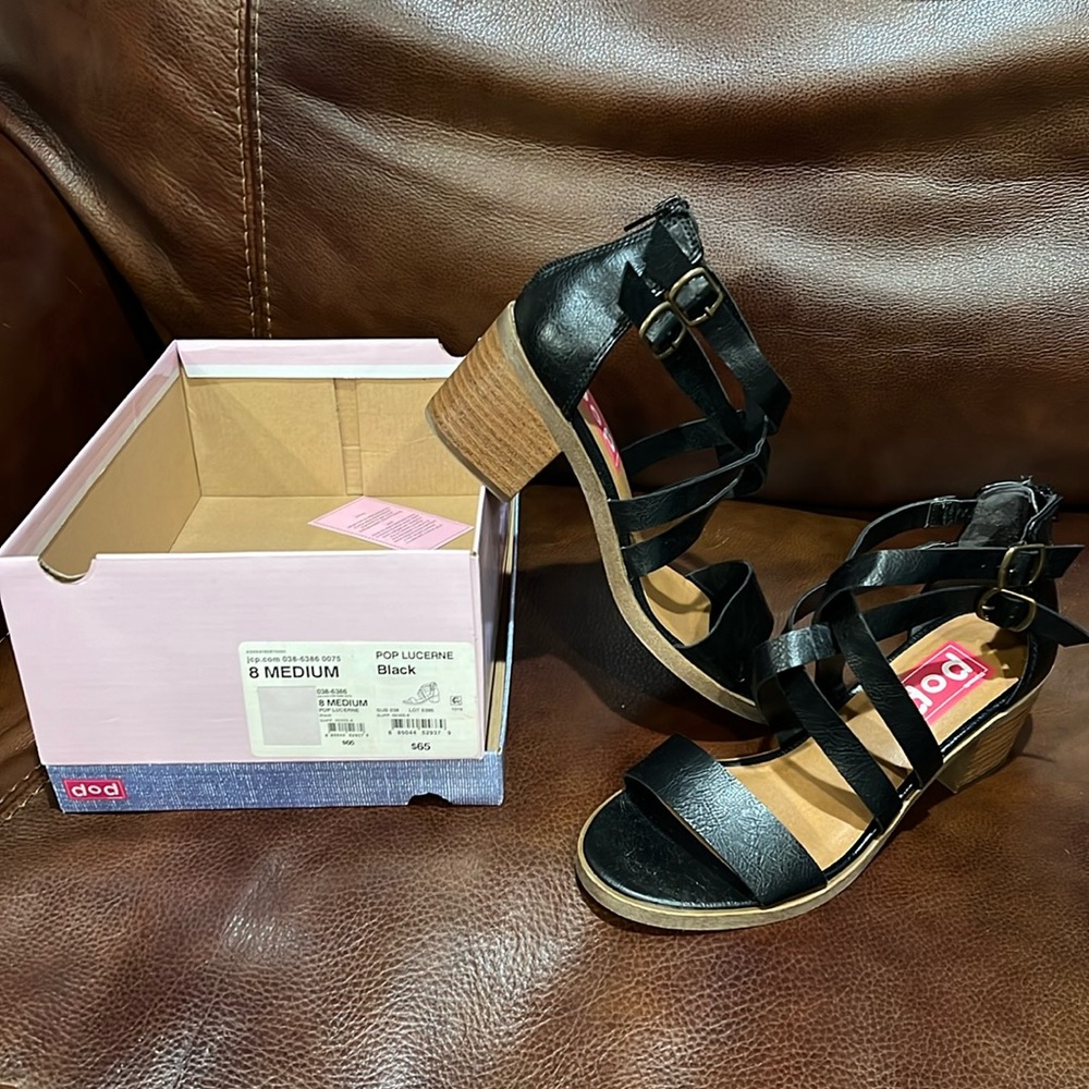 POP Lucerne Black Strap Block Heel Sandal. EUC